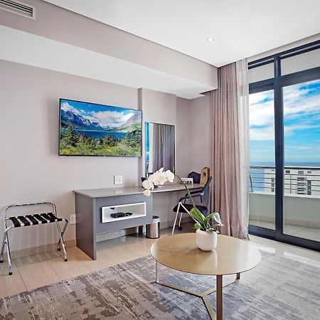 The Capital Pearls Hotel Durban Ngoại thất bức ảnh A living room at the Hilton San Diego Bayfront