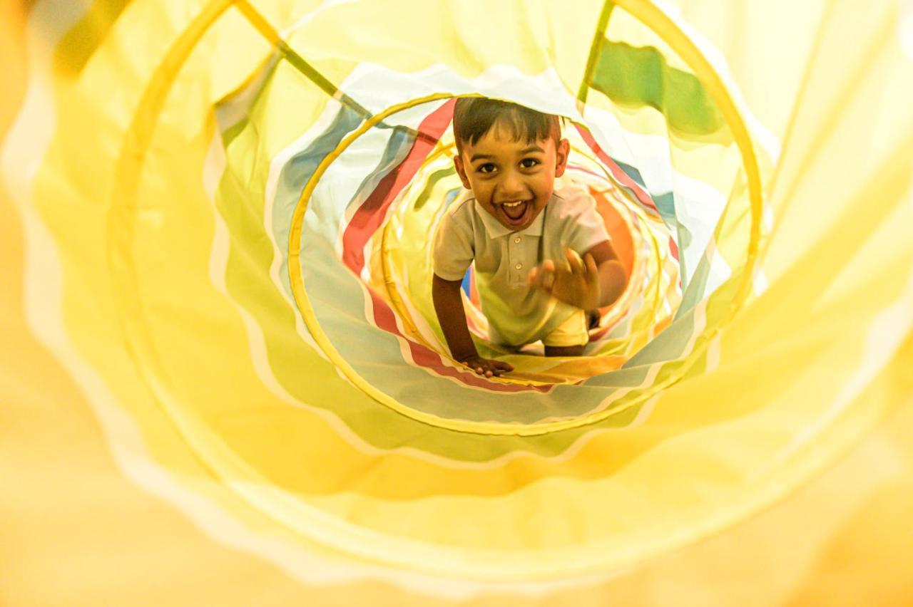 The Capital Pearls Hotel Durban Ngoại thất bức ảnh A child playing in a tunnel