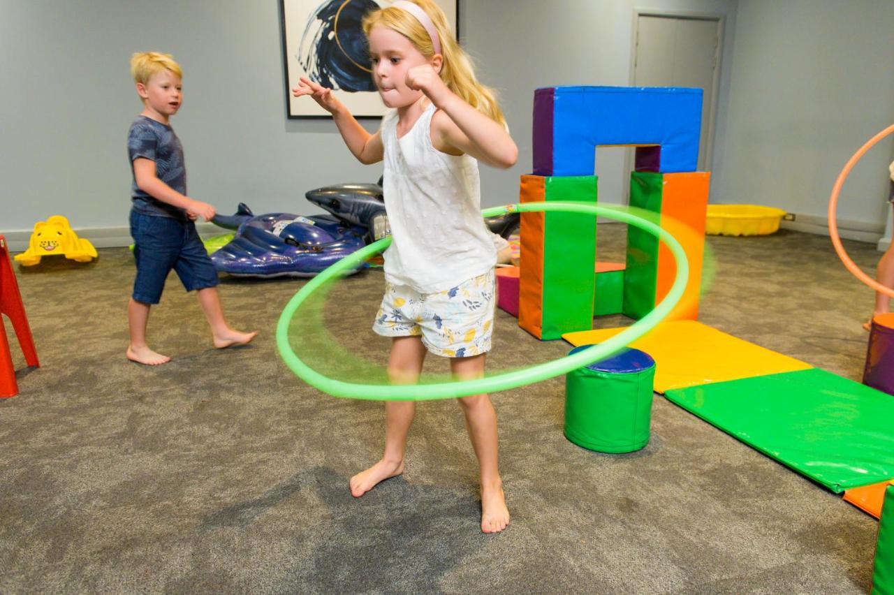 The Capital Pearls Hotel Durban Ngoại thất bức ảnh A girl hula-hooping
