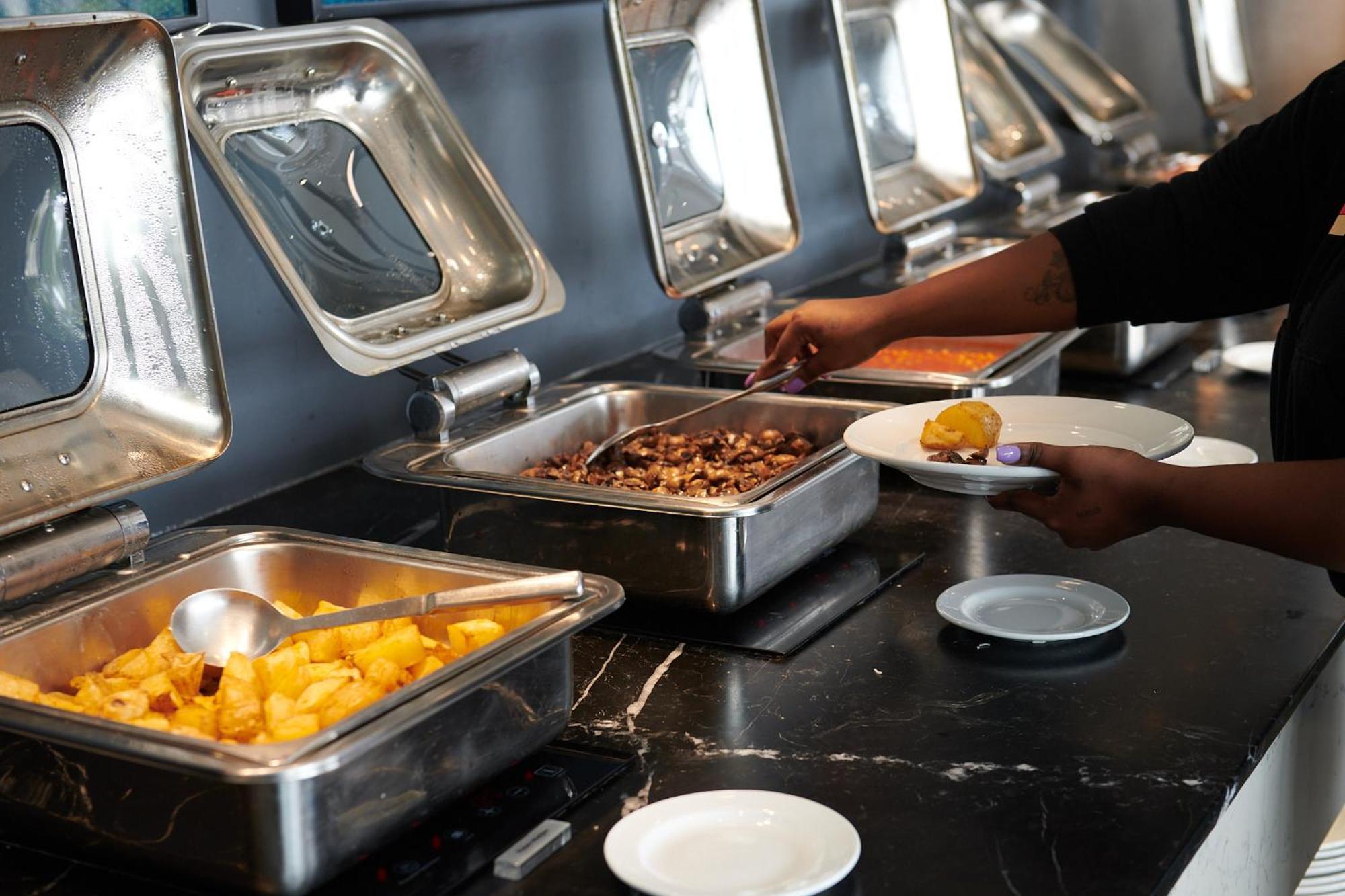 The Capital Pearls Hotel Durban Ngoại thất bức ảnh A chafing dish