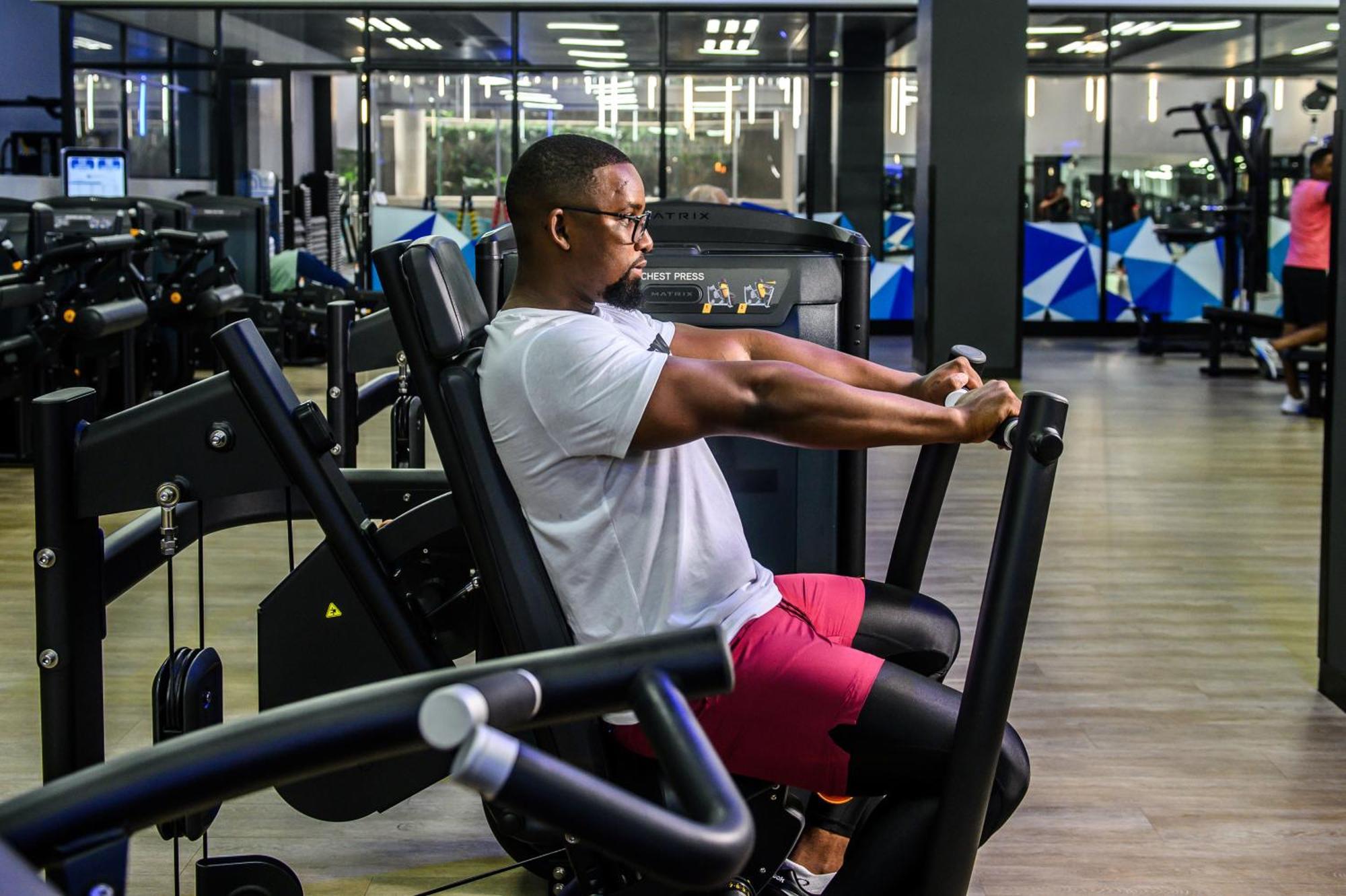 The Capital Pearls Hotel Durban Ngoại thất bức ảnh A man using a leg press machine