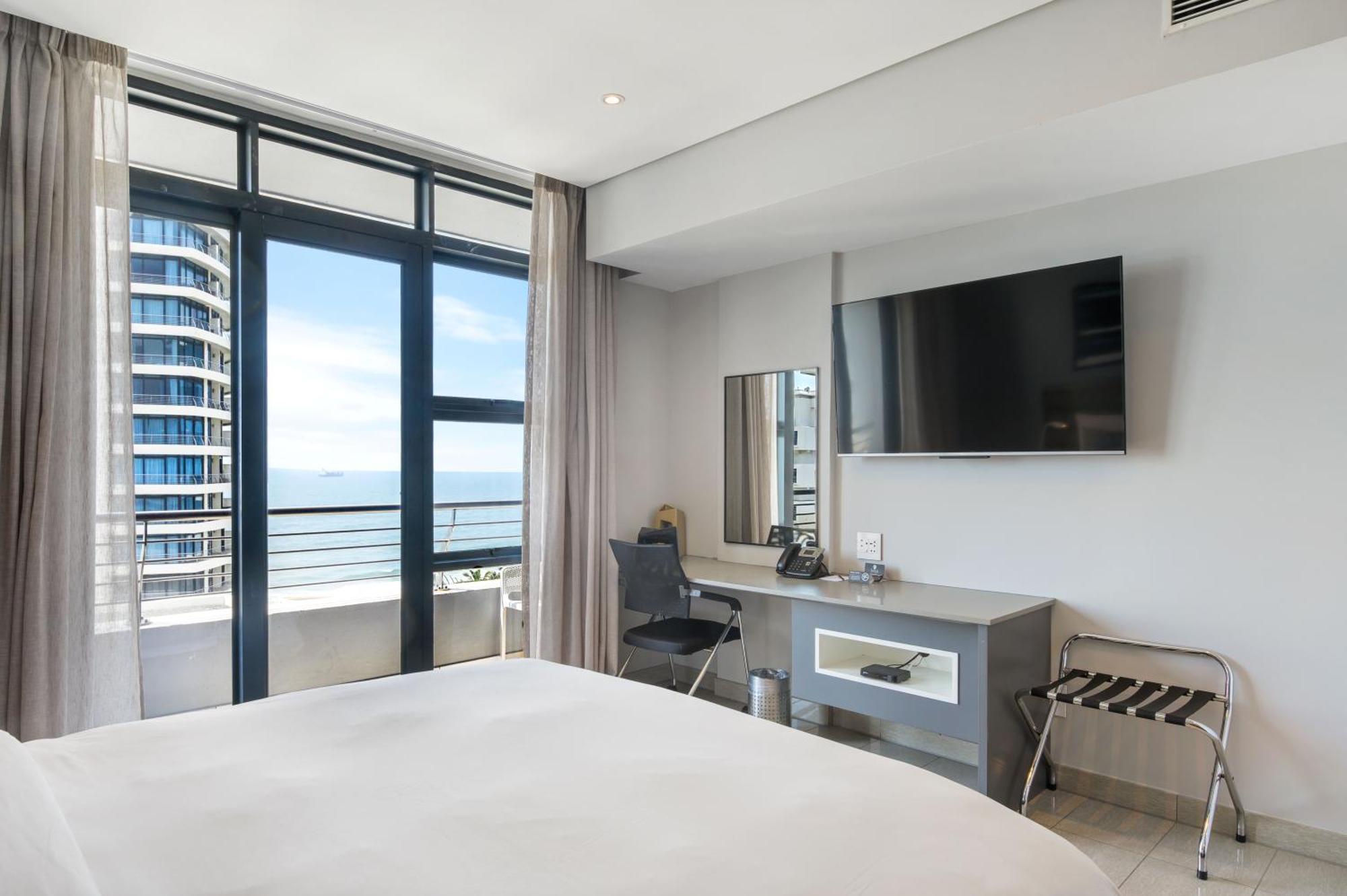 The Capital Pearls Hotel Durban Ngoại thất bức ảnh A bedroom at the hotel