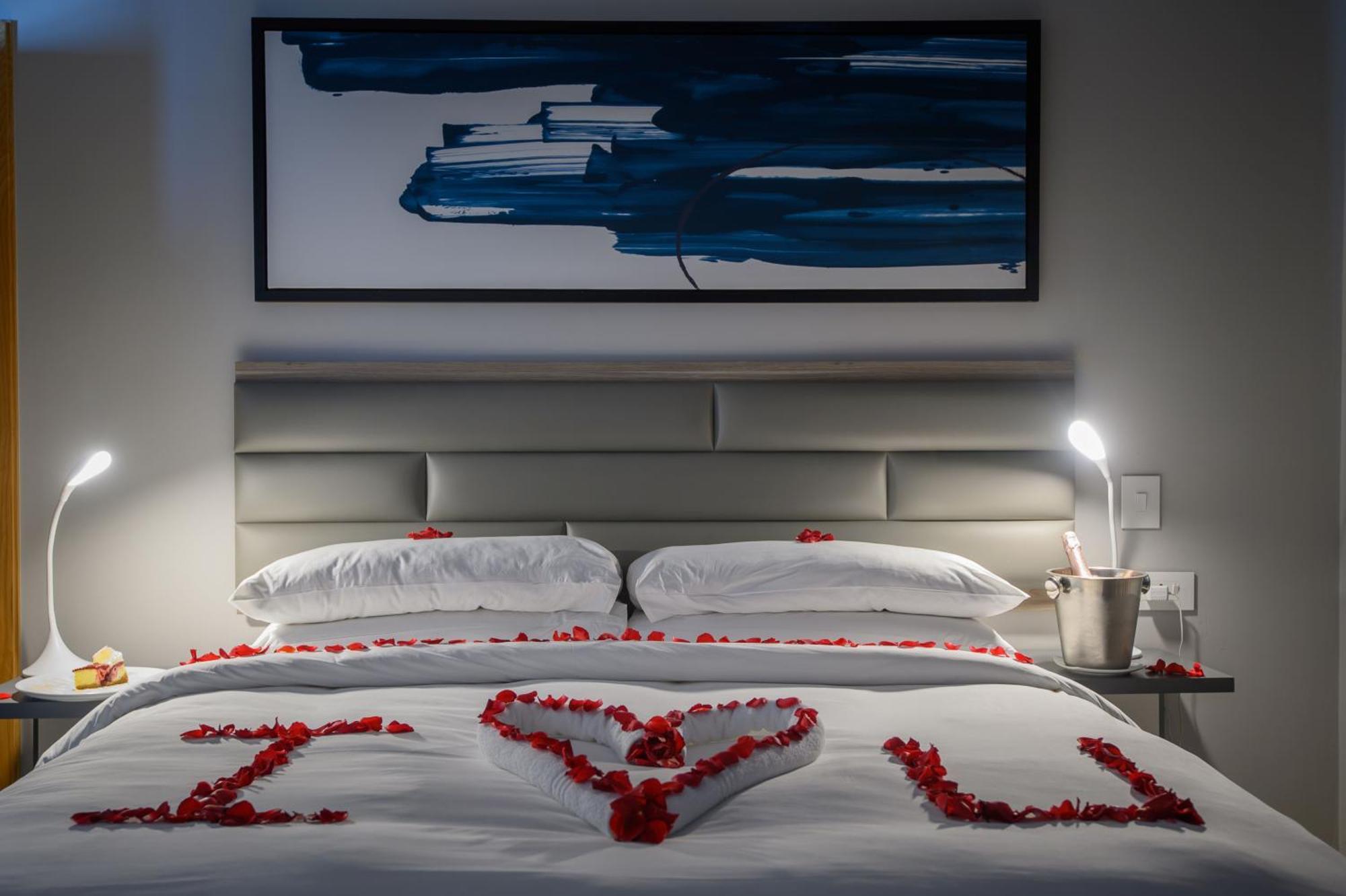 The Capital Pearls Hotel Durban Ngoại thất bức ảnh A bedroom at the hotel