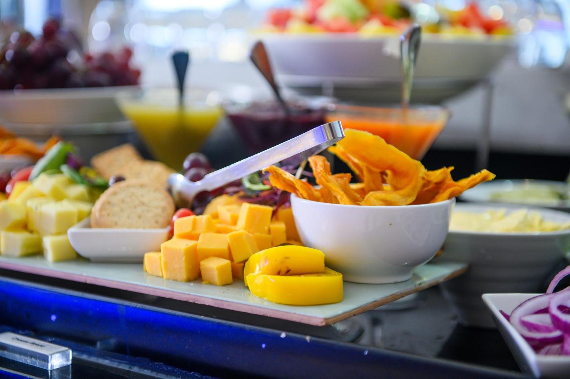 The Capital Pearls Hotel Durban Ngoại thất bức ảnh A cheese platter