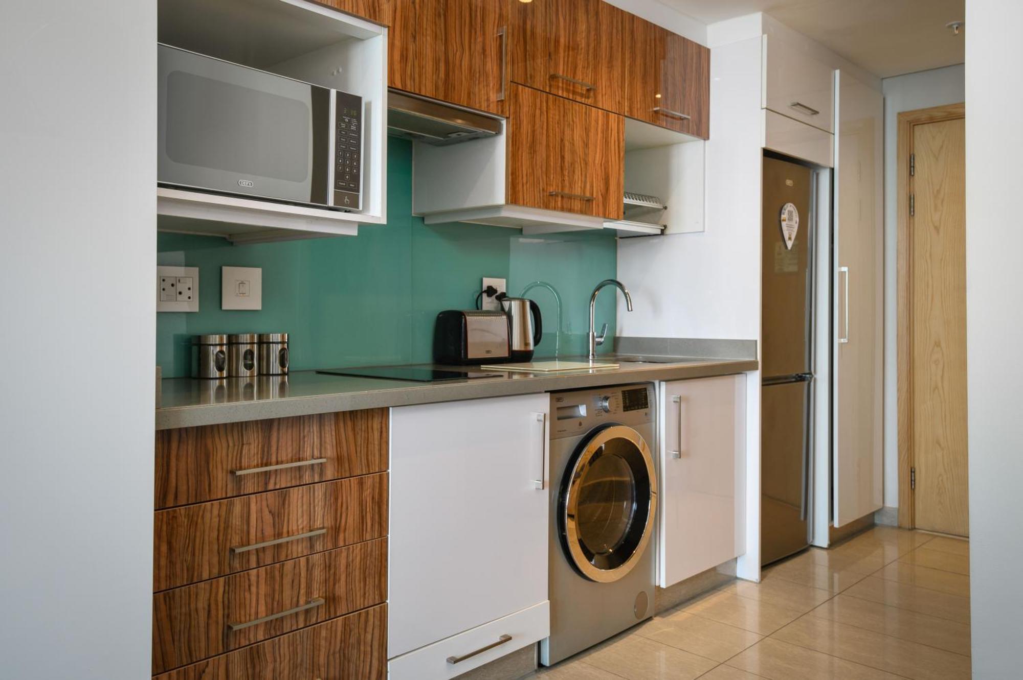 The Capital Pearls Hotel Durban Ngoại thất bức ảnh A typical kitchen in a serviced apartment